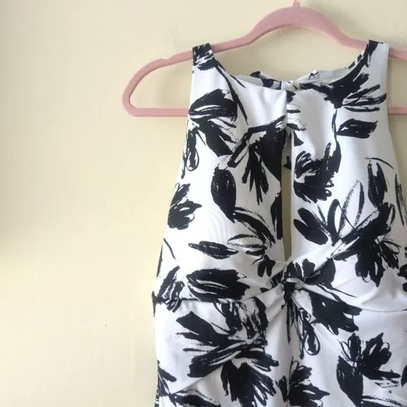 Swimsuits For All Keyhole One Piece Black White Floral Swimsuit Size 20 - Picture 6 of 8